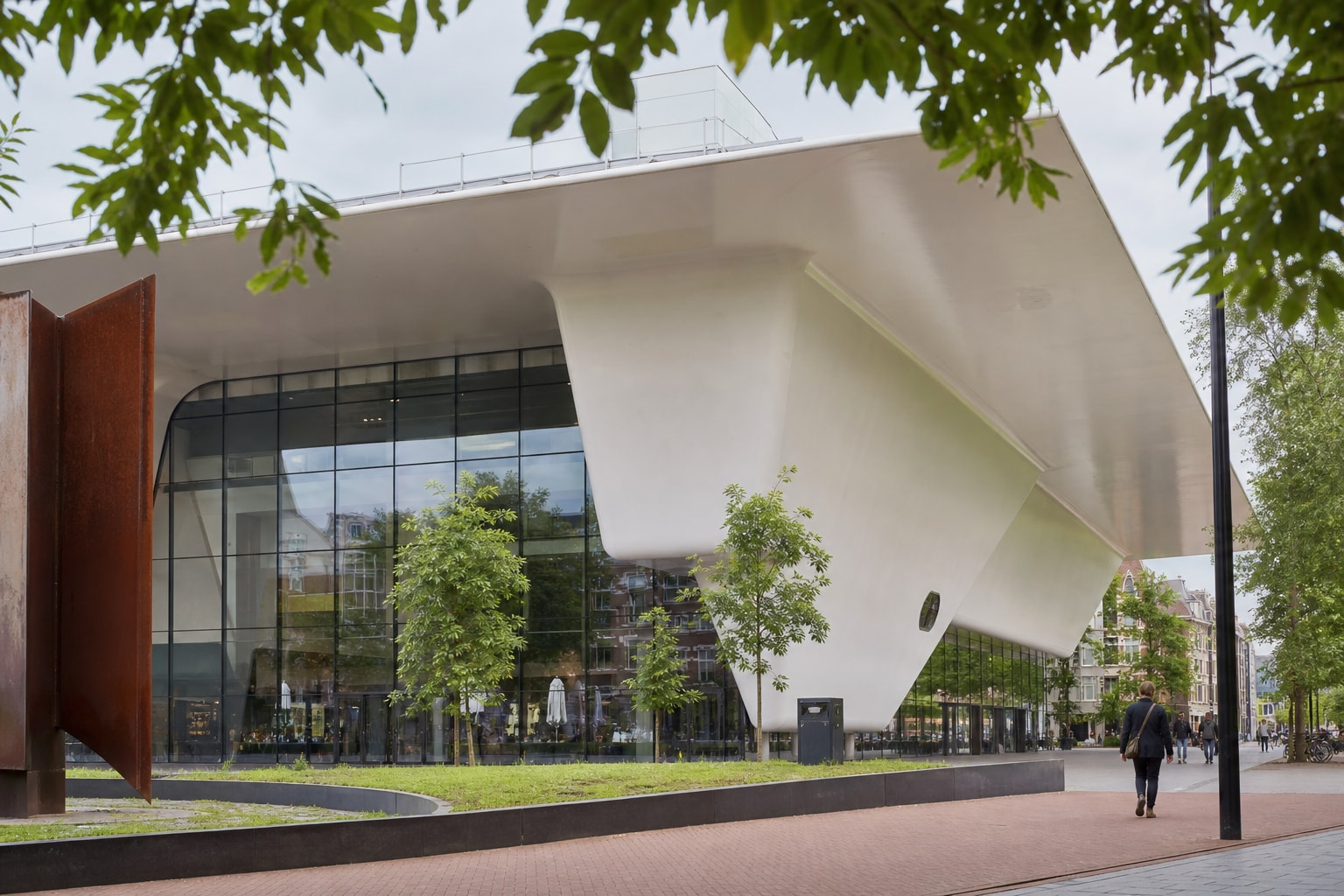 From Neo-Renaissance to the 'Bathtub' at Stedelijk Museum